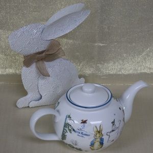 BEATRIX POTTER PETER BUNNY RABBIT EASTER PORCELAIN TEAPOT WITH LID - NEW